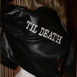 Worn once for bachelorette dinner. Super cute if you’re getting married!